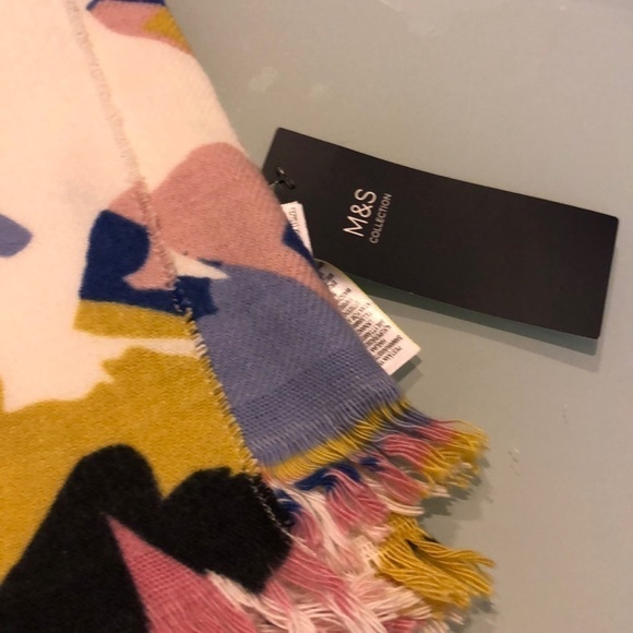 Marks and Spencer Scarf - Picture 3 of 7